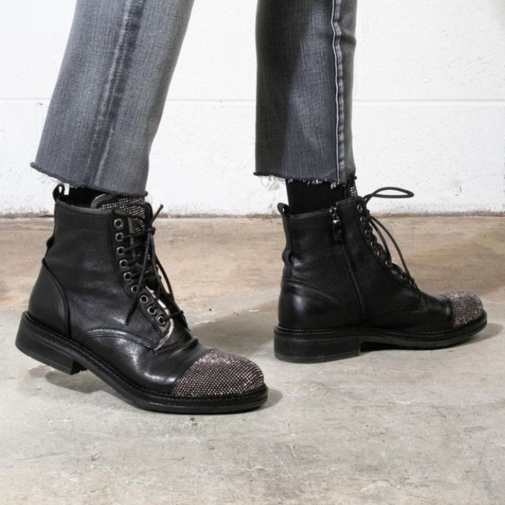 🔸NWB🔸L’idea Stud Toe Combat Ankle Boots